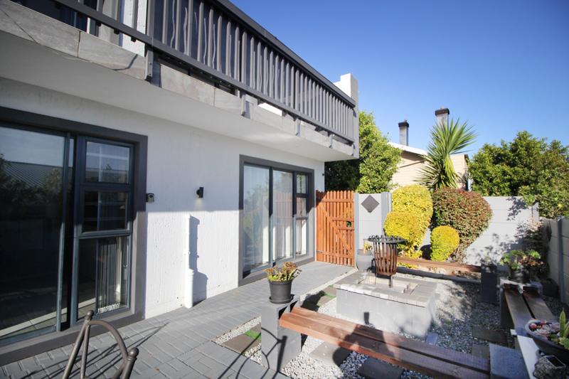 5 Bedroom Property for Sale in Reebok Western Cape